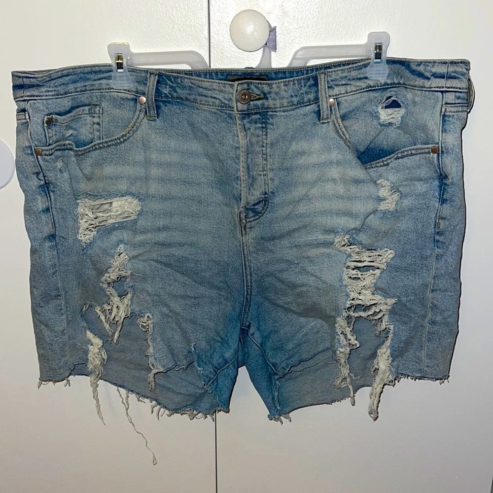 ✨BOGO✨  Torrid Ripped Jean Shorts